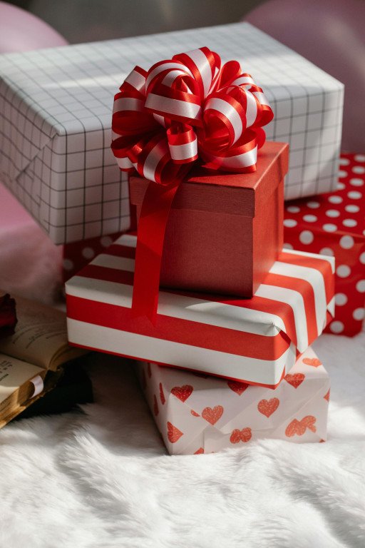 The Ultimate Guide to Santa Gift Wrapping: Impress Your Loved Ones with Festive Techniques